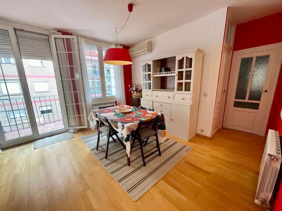 Acogedor Apartamento En Zaragoza Luaran gambar